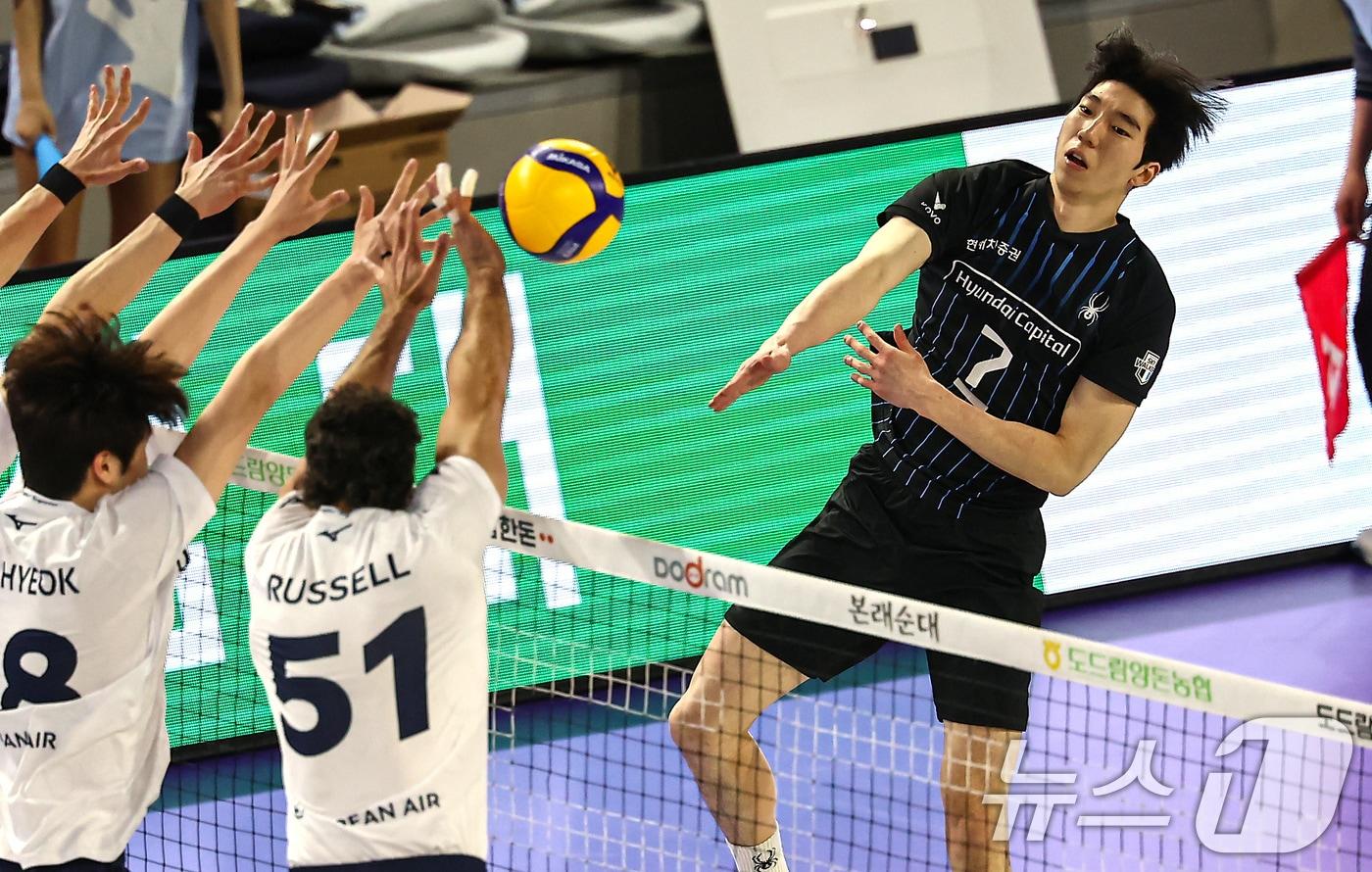 현대캐피탈과 대한항공의 새 시즌 개막전이 내년 3월 19일로 연기된다. 2025.4.5/뉴스1 ⓒ News1 김도우 기자