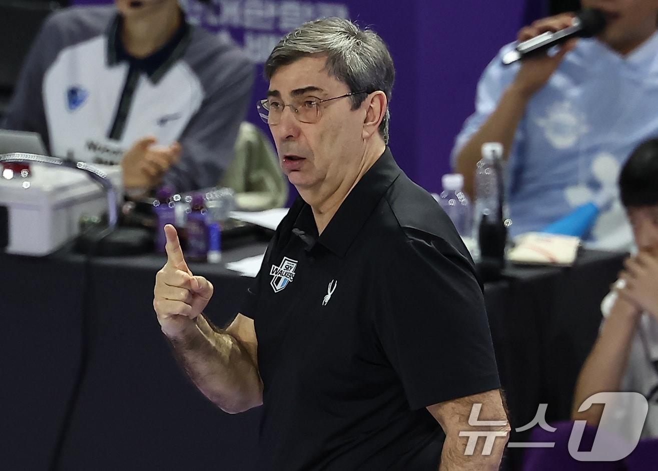 본문 이미지 - 현대캐피탈 필립 블랑 감독. /뉴스1 ⓒ News1 김도우 기자