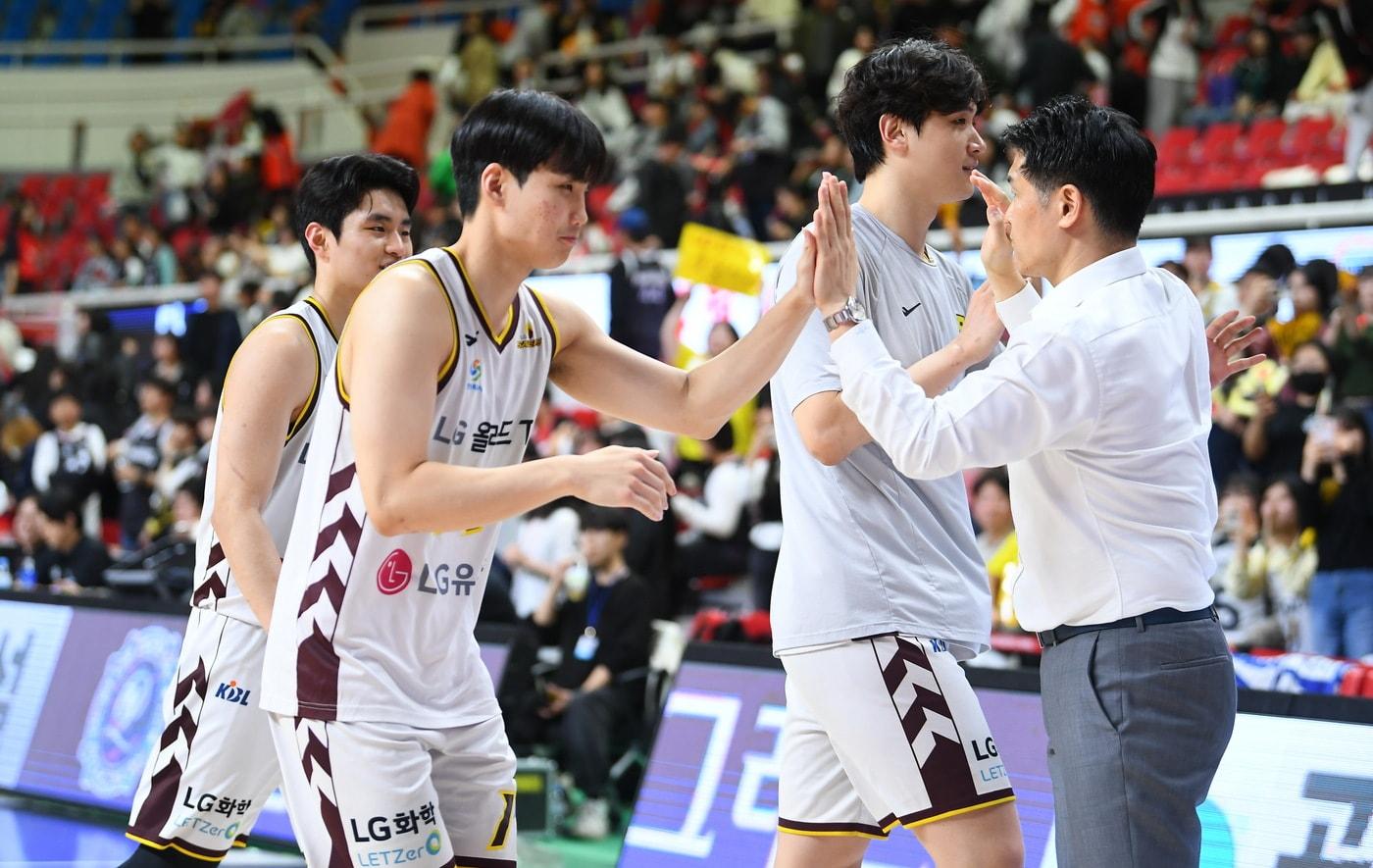 창원 LG가 3시즌 연속 2위를 차지하며 4강 플레이오프에 직행하게 됐다. (KBL 제공)