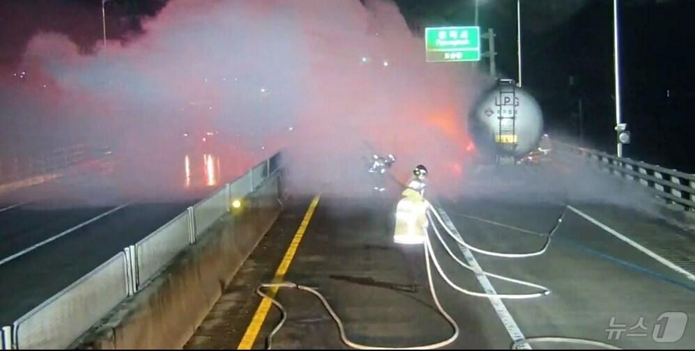 본문 이미지 - 화재 현장. (경기도소방재난본부 제공. 재판매 및 DB 금지) 2025.4.5/뉴스1