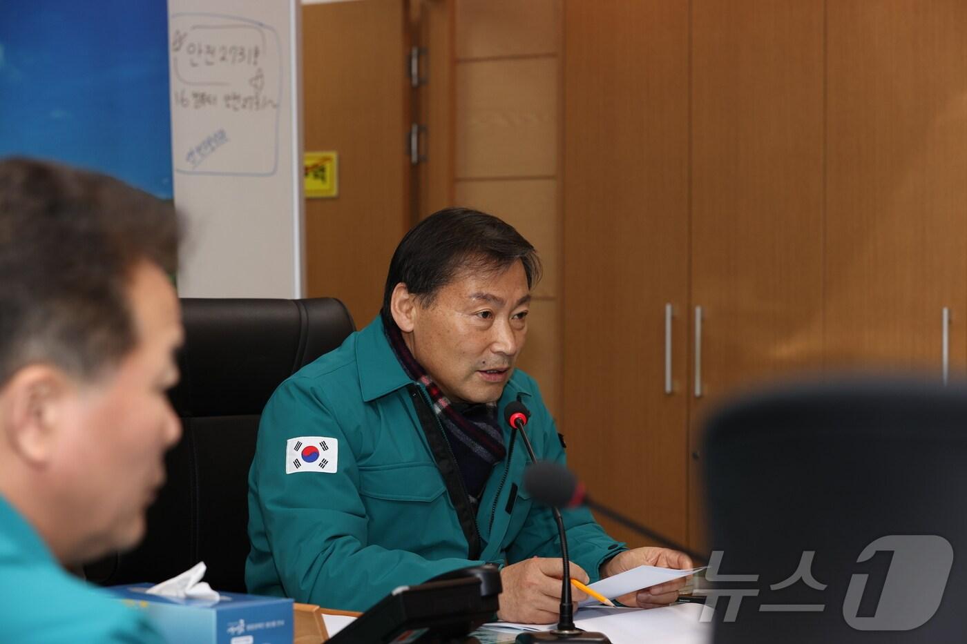 전춘성 전북자치도 진안군수가 헌법재판소의 윤석열 대통령 탄핵 선고 직후 긴급 간부회의를 소집하고, 군정의 안정적 운영과 민생 중심 행정을 강조했다.(진안군제공. 재판매 및 DB금지)2025.4.6/뉴스1