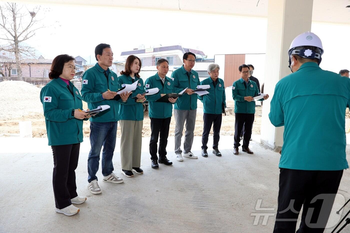 전북자치도 진안군의회가 제299회 임시회 일정에 따라 주요사업장 현지 확인을 실시했다.(의회제공. 재판매 및 DB제공)2025.4.6/뉴스1