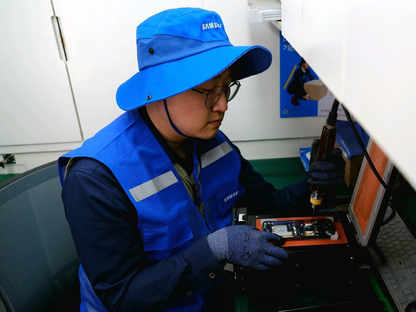 본문 이미지 - 재난복구 특별서비스팀 활동 모습(삼성전자 제공)