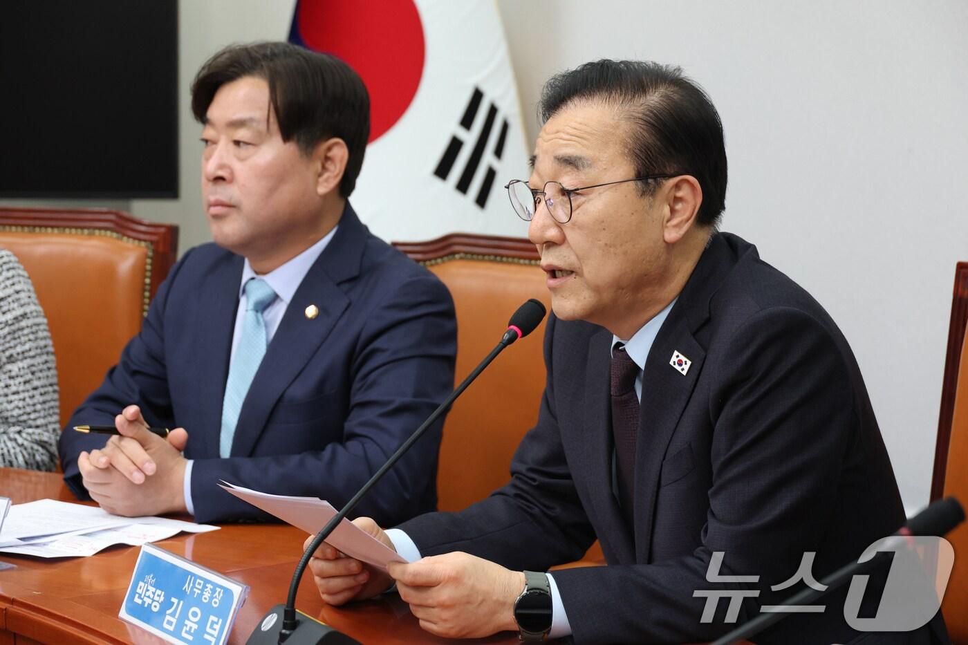 김윤덕 더불어민주당 사무총장이 6일 오전 서울 여의도 국회에서 현안 관련 기자간담회를 하고 있다. 2025.4.6/뉴스1 ⓒ News1 이광호 기자