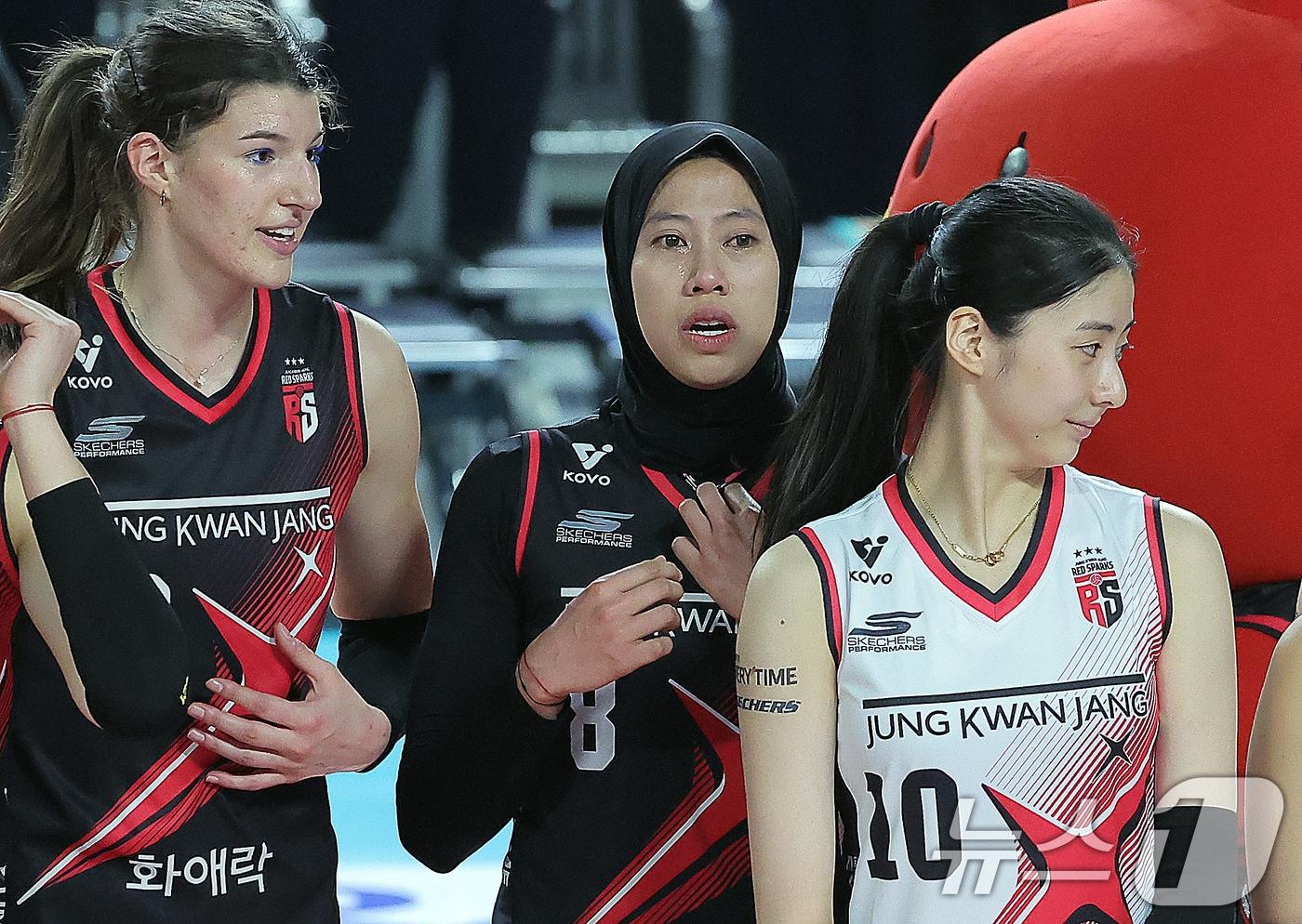 본문 이미지 - 정관장에서 활약하던 시절의 메가(가운데). 2025.4.6/뉴스1 ⓒ News1 박정호 기자