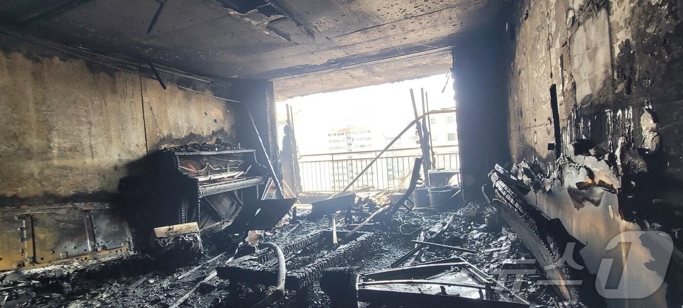 6일 경남 창원시 성산구 남양동 아파트 화재 현장.(창원소방본부 제공. 재판매 및 DB 금지)