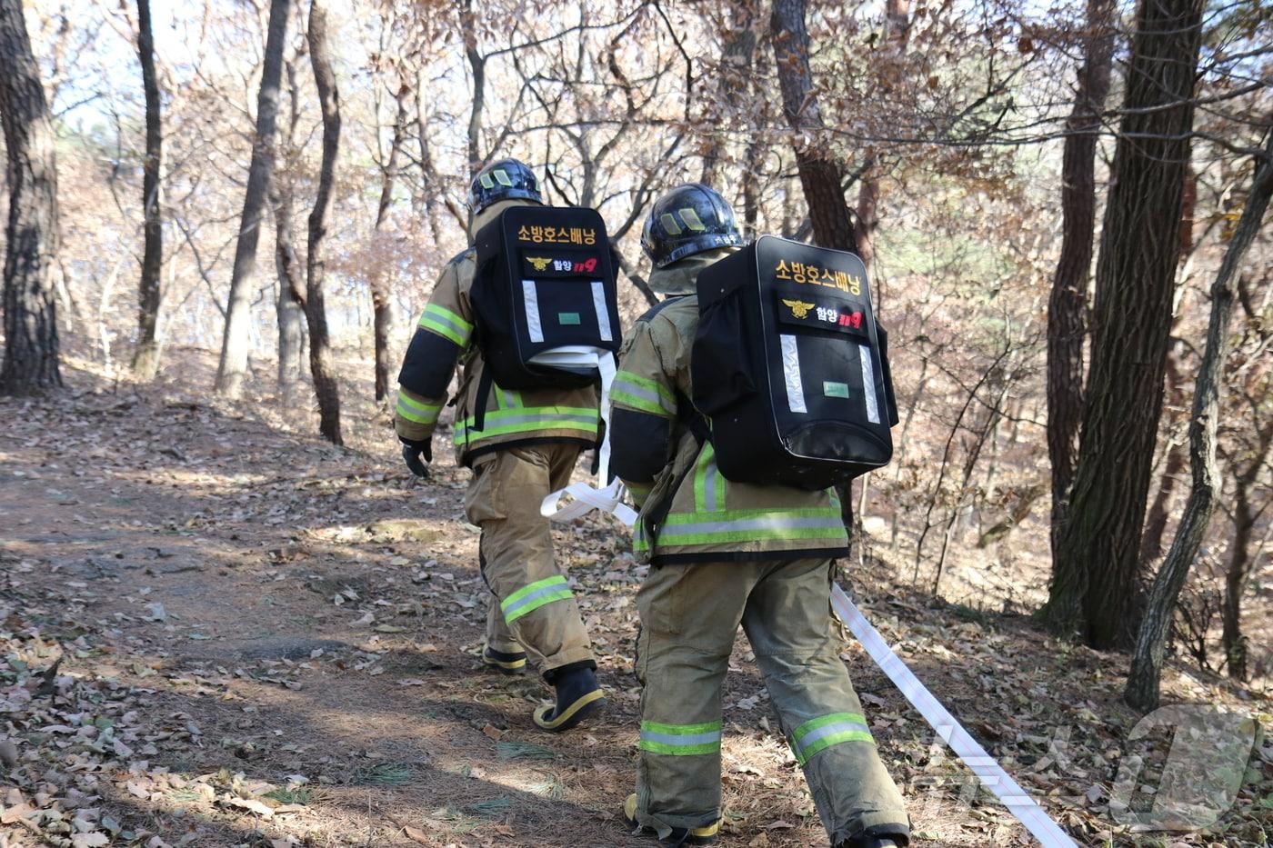 본문 이미지 - 소방호스 배낭. /뉴스1