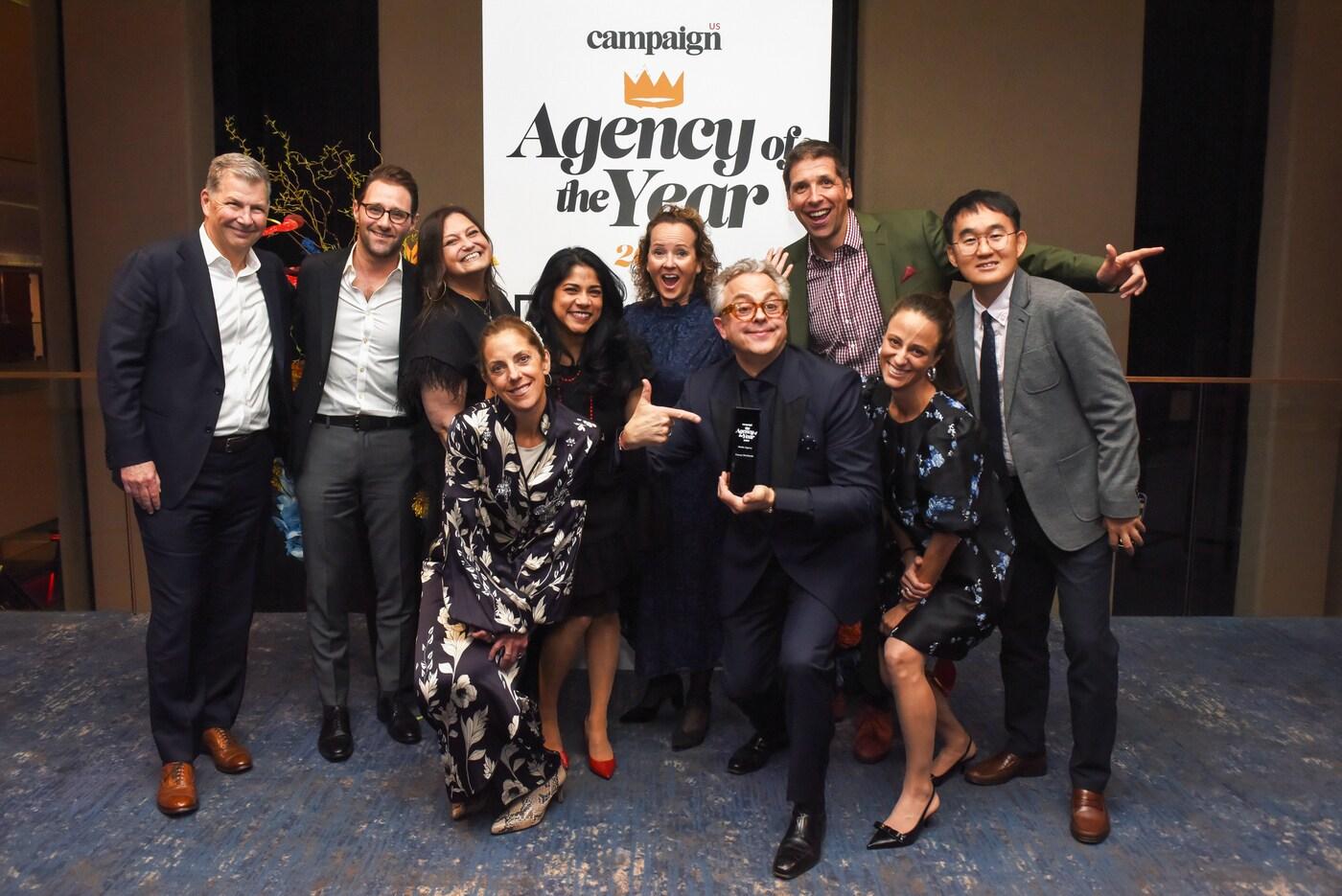 올해의 에이전시를 수상한 캔버스 월드와이드 임직원들(이노션 제공)