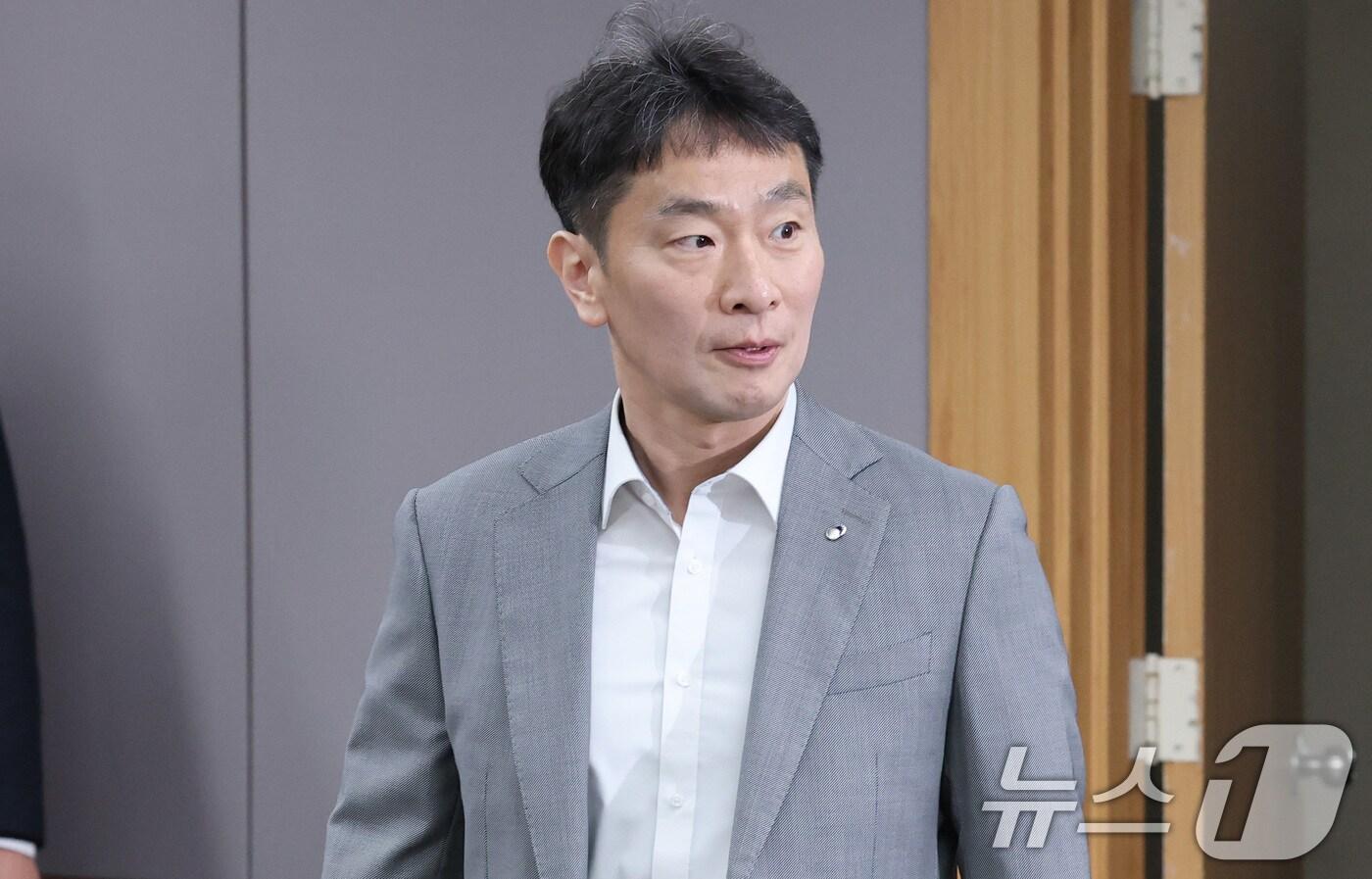이복현 금융감독원장이 7일 오전 서울 종로구 정부서울청사에서 열린 금융상황 점검회의에 참석하고 있다. 2025.4.7/뉴스1 ⓒ News1 임세영 기자