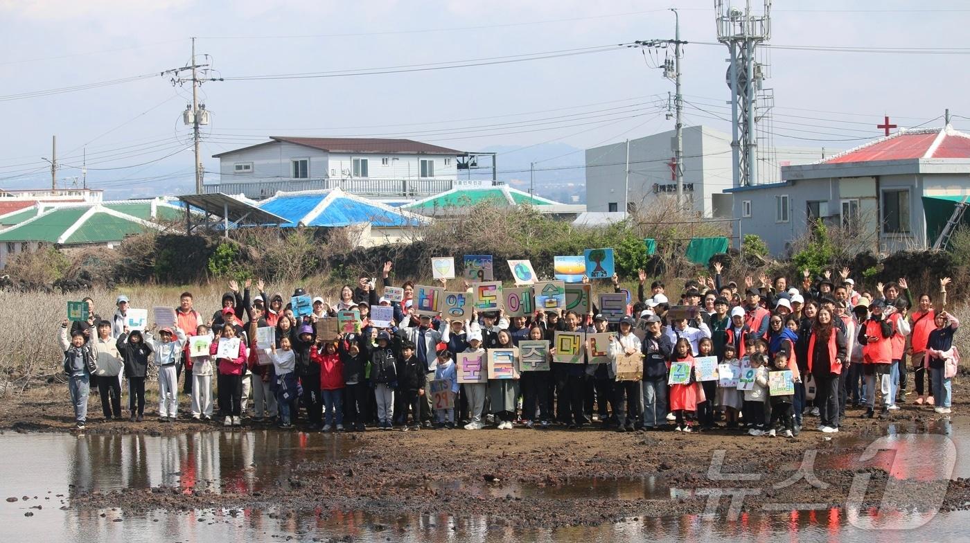 지난 5일 황근군락지 복원행사(한국관광공사 제공)