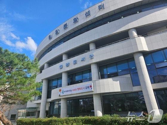 본문 이미지 - 김해 칠암도서관 전경.&#40;김해시 제공. 재판매 및 DB금지&#41;