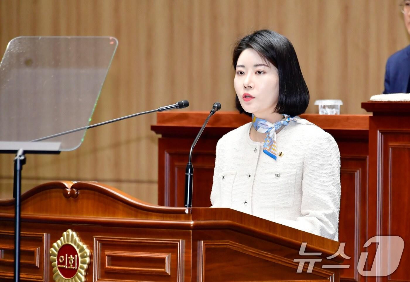 채은지 광주시의원이 7일 광주시의회 임시회 2차 본회의에서 5분 발언을 통해 "서광주IC 교통대란 문제를 광주시가 국가가 함께 해결해야 한다＂고 주장하고 있다.(광주시의회 제공. 재판매 및 DB 금지) 2025.4.7/뉴스1 