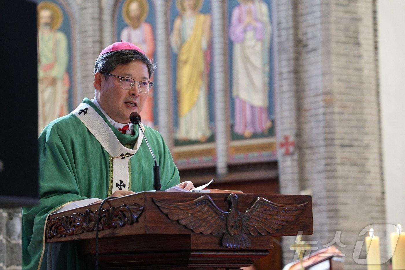 천주교 서울대교구장 정순택 대주교