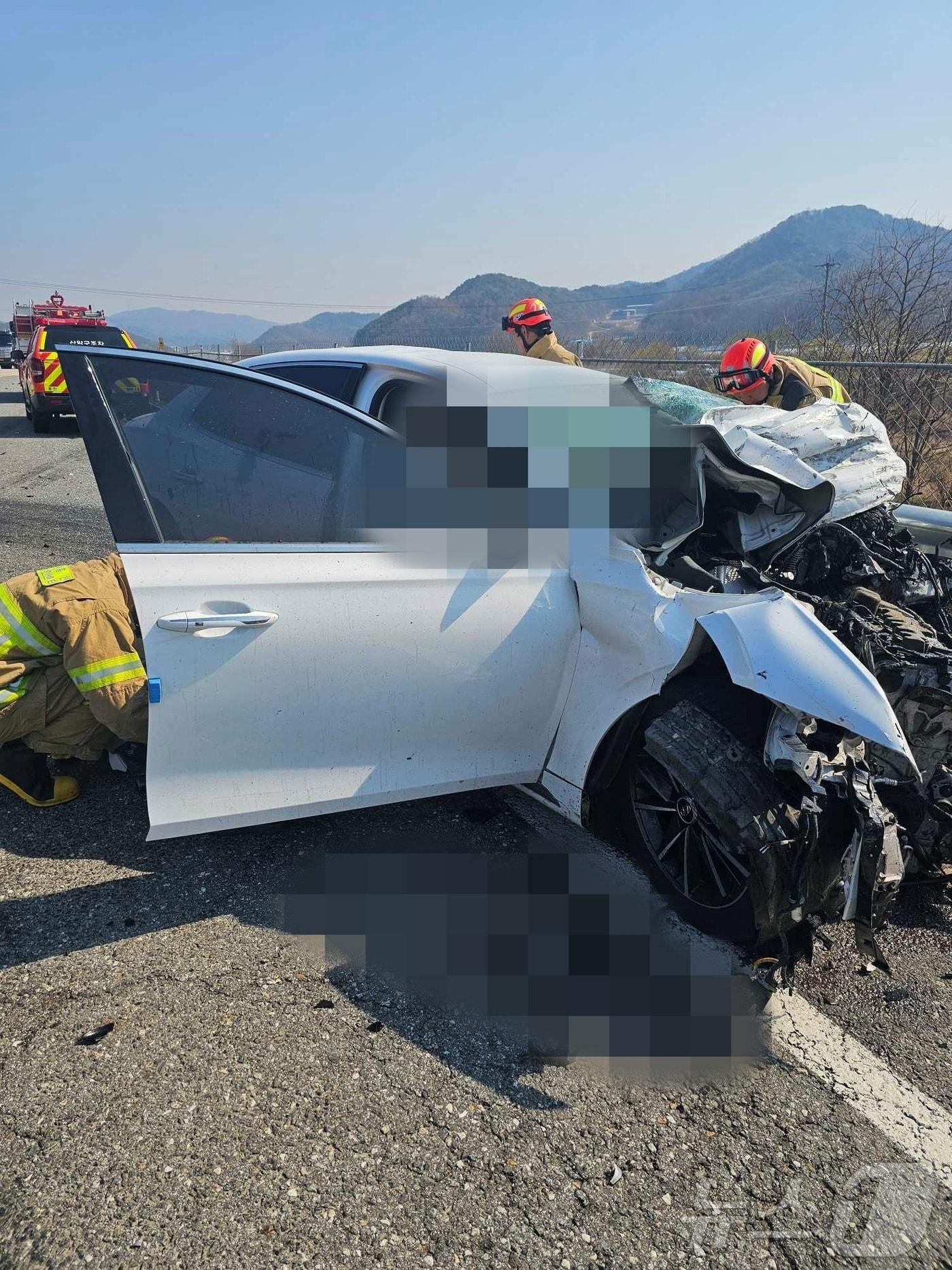 본문 이미지 - 강원 춘천 남산면 광판리 사고 현장.(강원도소방본부 제공, 재판매 및 DB금지)