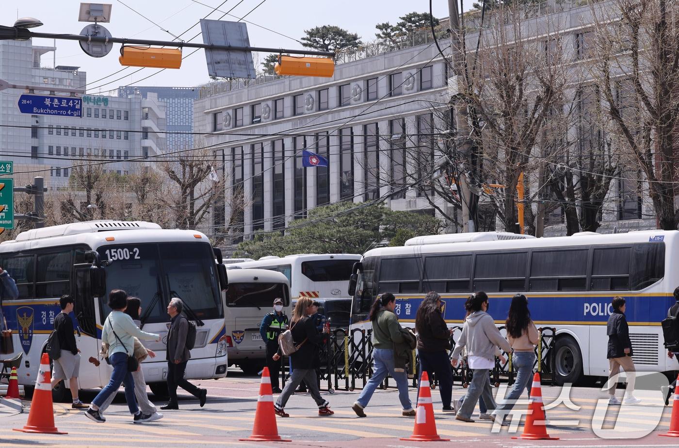 7일 서울 종로구 헌법재판소 앞에서 경찰이 경계근무를 서고 있다. 2025.4.7/뉴스1 ⓒ News1 박지혜 기자