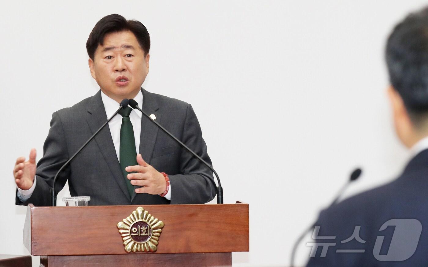 오영훈 제주특별자치도지사가 7일 오전 제437회 도의회 임시회 제2차 본회의에서 진행된 도정질문에서 답변하고 있다.(제주특별자치도의회 제공, 재판매 및 DB 금지)