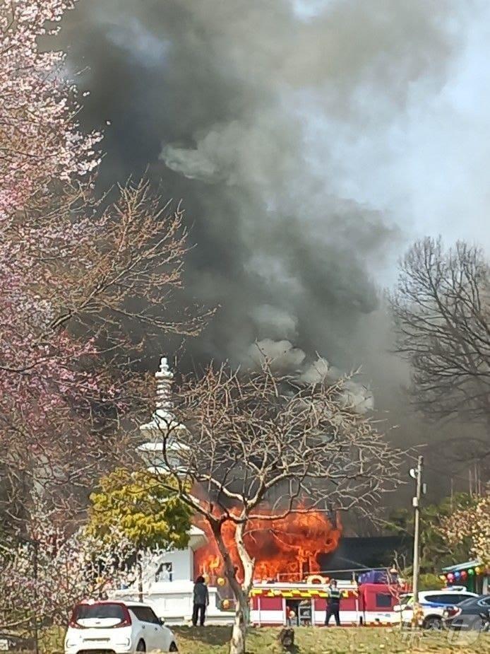 본문 이미지 - 화재 현장. (경기도소방재난본부 제공. 재판매 및 DB 금지) 2025.4.7/뉴스1
