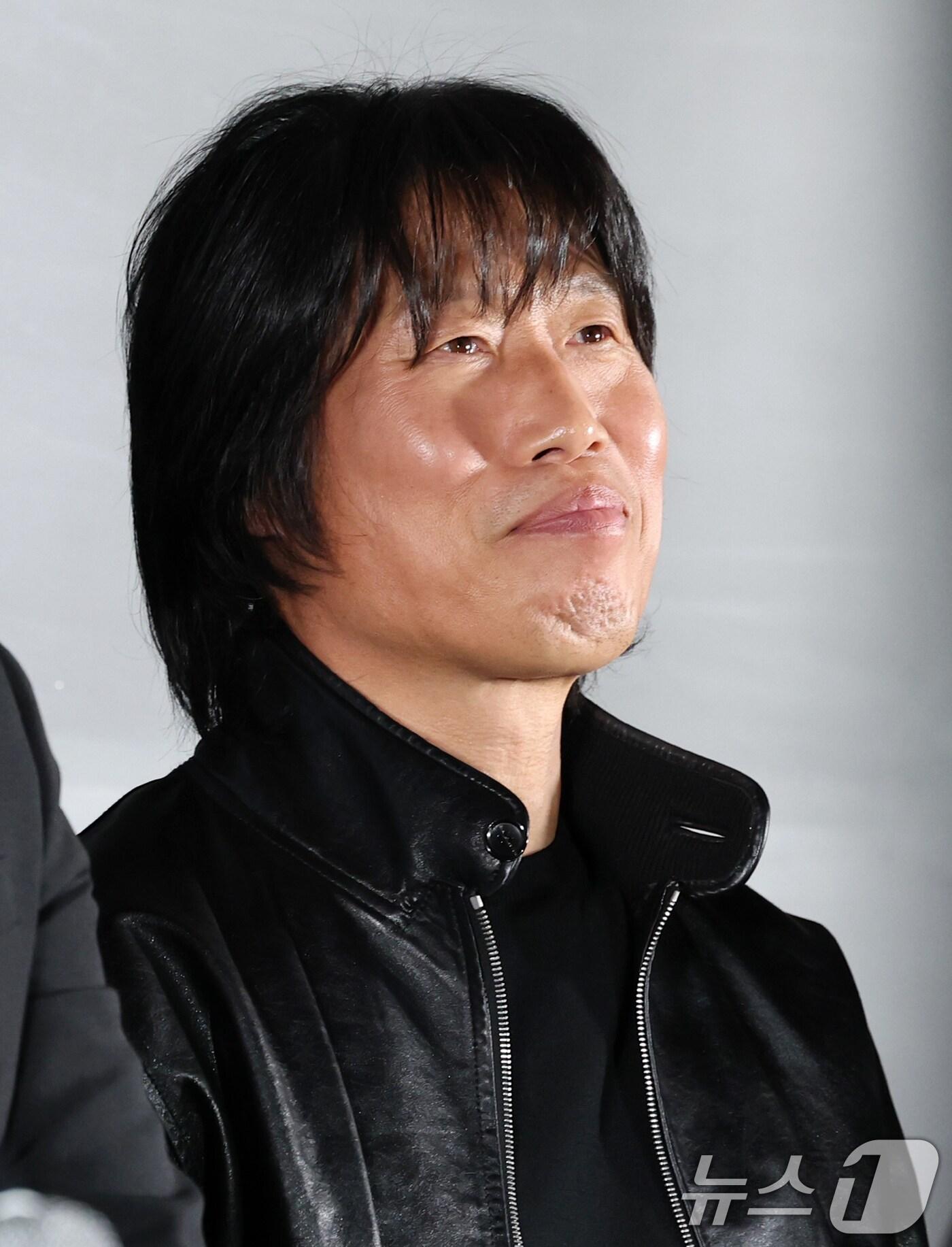 본문 이미지 - 배우 유해진이 7일 서울 강남구 메가박스 코엑스에서 열린 영화 '야당'(감독 황병국) 언론시사회에 참석해 미소를 짓고 있다. ‘야당’은 대한민국 마약판을 설계하는 브로커 ‘야당’, 더 높은 곳에 오르려는 ‘검사’, 마약 범죄 소탕에 모든 것을 건 ‘형사’가 서로 다른 목적을 가지고 엮이며 펼쳐지는 범죄 액션이다, 2025.4.7/뉴스1 ⓒ News1 권현진 기자