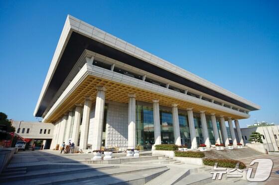 본문 이미지 - 부산문화회관 대극장 전경.(부산문화회관 제공. 재판매 및 DB 금지)