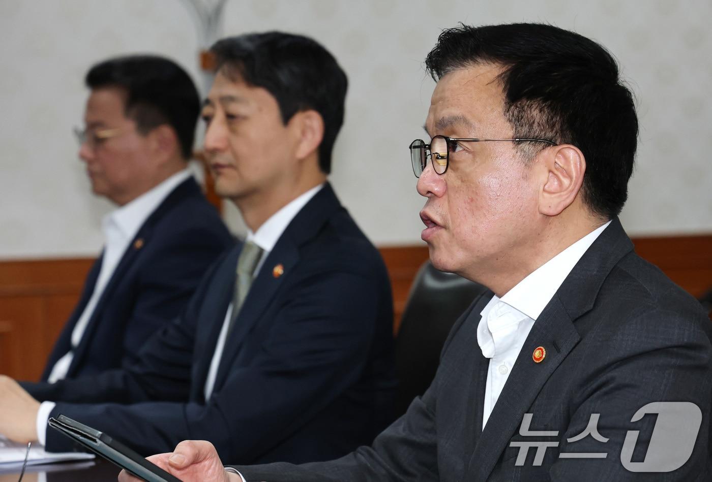 본문 이미지 - 최상목 경제부총리 겸 기획재정부 장관이 8일 서울 종로구 정부서울청사에서 열린 경제관계장관간담회에서 발언을 하고 있다. 2025.4.8/뉴스1 ⓒ News1 임세영 기자