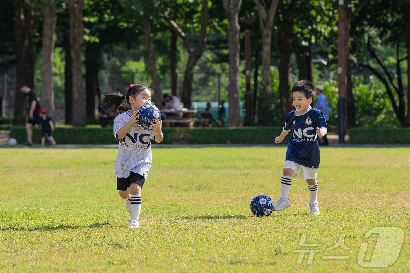 이랜드파크 켄싱턴리조트가평의 '어린이 축구왕' 패키지 이미지.(이랜드파크 제공)