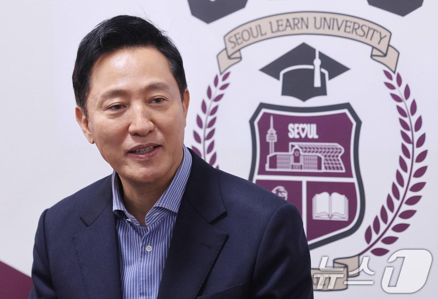 오세훈 서울시장이 서울 금천구의 한 공부방에서 열린 &#39;서울런 간담회’에서 인사말을 하고 있다. 2025.4.8/뉴스1 ⓒ News1 박지혜 기자