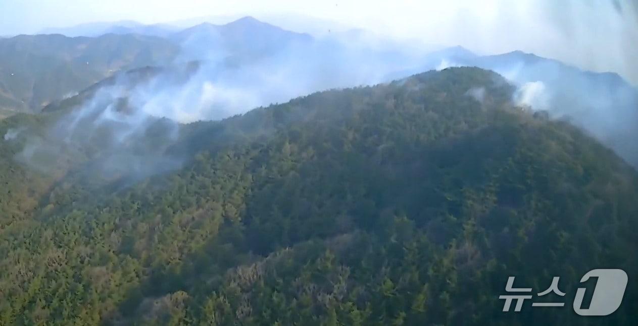 본문 이미지 - 경남 하동 옥종면 산불 현장.&#40;산림청 제공. 재판매 및 DB금지.&#41;