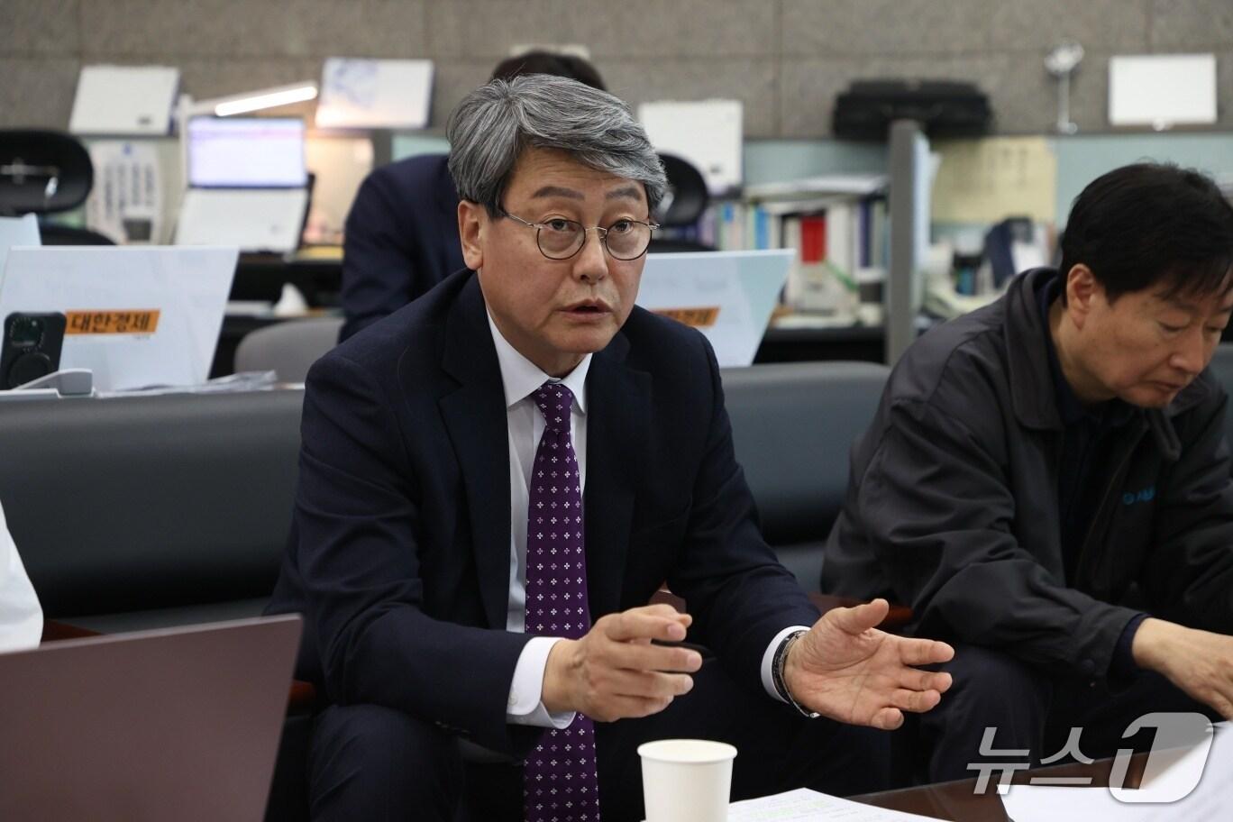 본문 이미지 - 권혁재 조달청 시설사업국장이 LH 공공주택 관련 업무를 이관받은 후 1년을 맞아 성과와 향후 계획을 발표하고 있다.(조달청 제공.재판매 및 DB금지)/뉴스1