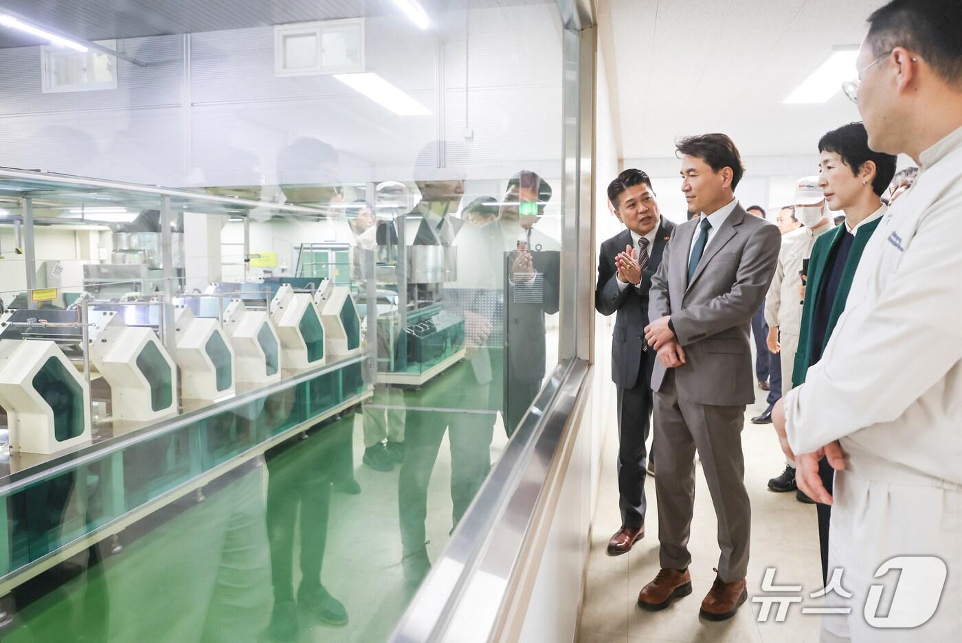 본문 이미지 - 삼양식품 공장 방문 및 업무협약식.(강원도 제공. 재판매 및 DB금지)/뉴스1