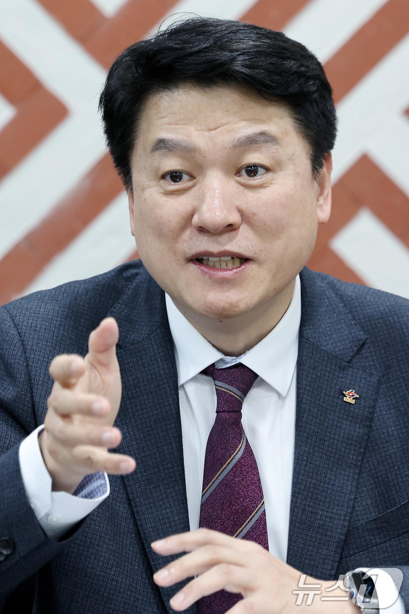 본문 이미지 - 윤성찬 대한한의사협회장이 8일 서울 강서구 대한한의사협회에서 뉴스1과 인터뷰를 하고 있다. 2025.4.8/뉴스1 ⓒ News1 이동해 기자