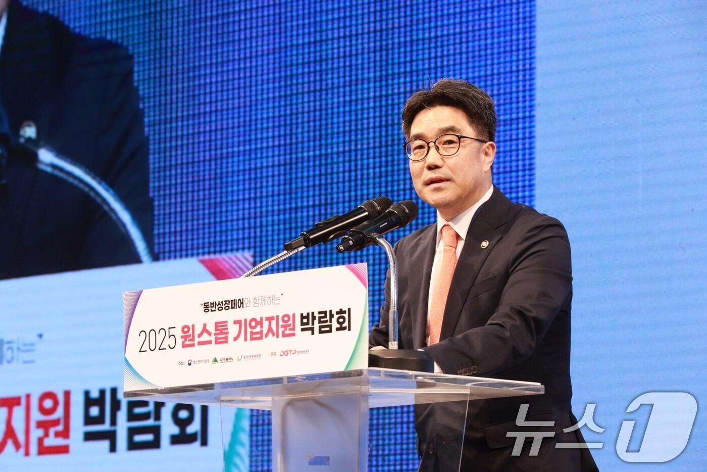 김성섭 중소벤처기업부 차관이 8일 대구 엑스코에서 열린 '2025 원스톱 기업지원 박람회' 개막식에서 축사를 하고 있다. (중소벤처기업부 제공. 재판매 및 DB 금지) 2025.4.8/뉴스1