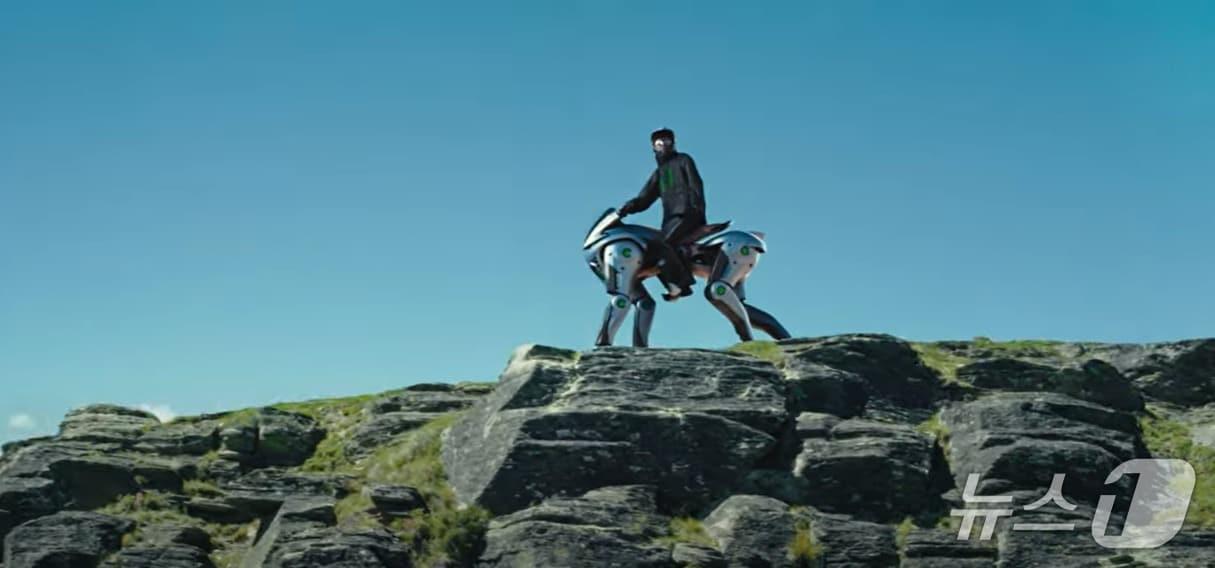 본문 이미지 - 일본 가와사키 중공업이 공개한 4족 로봇 '콜레오'(CORLEO) (출처=가와사키 그룹 유튜브 채널) 2025.4.8./뉴스1