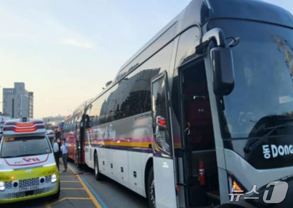 본문 이미지 -  화성 버스 추돌 사고(경기도소방재난본부 제공, 재판매 및 DB 금지)/뉴스1