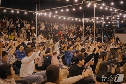 본문 이미지 - 송정 서프빌리지의 선셋 피크닉 파티(부산시청 제공. 재판매 및 DB 금지)