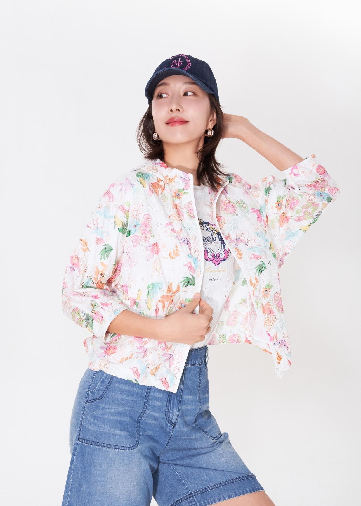 본문 이미지 - 패션그룹형지가 전개하는 여성복 브랜드 크로커다일레이디는 냉감 기능성에 친환경 인증을 획득한 여름 상품들을 선보인다.&#40;패션그룹형지제공&#41;