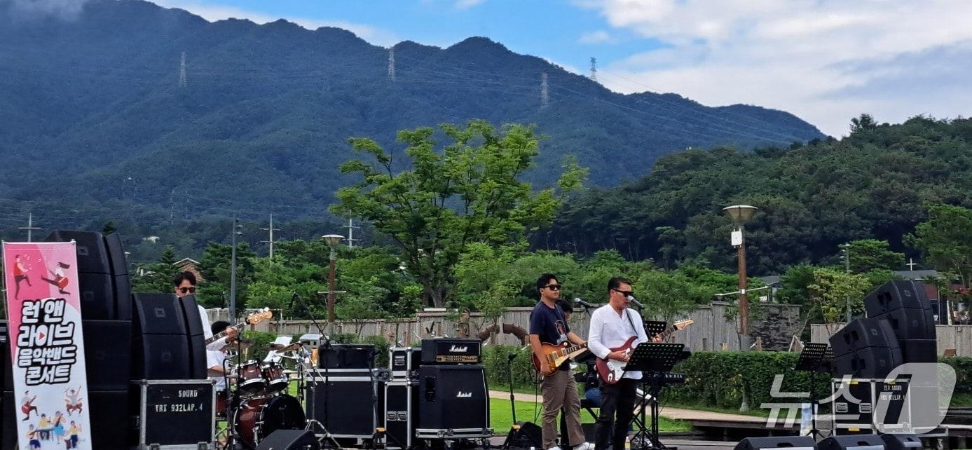 본문 이미지 - 지난해 제천시에서 열린 버스킹 공연./뉴스1 