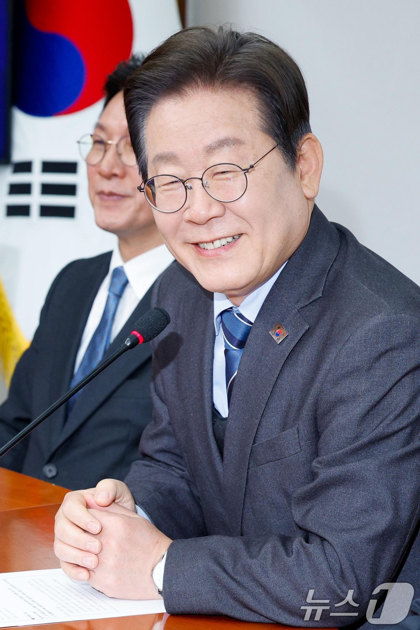 본문 이미지 - 이재명 더불어민주당 대표가 9일 오전 서울 여의도 국회에서 열린 최고위원회의에서 발언하고 있다. 2025.4.9/뉴스1 ⓒ News1 안은나 기자