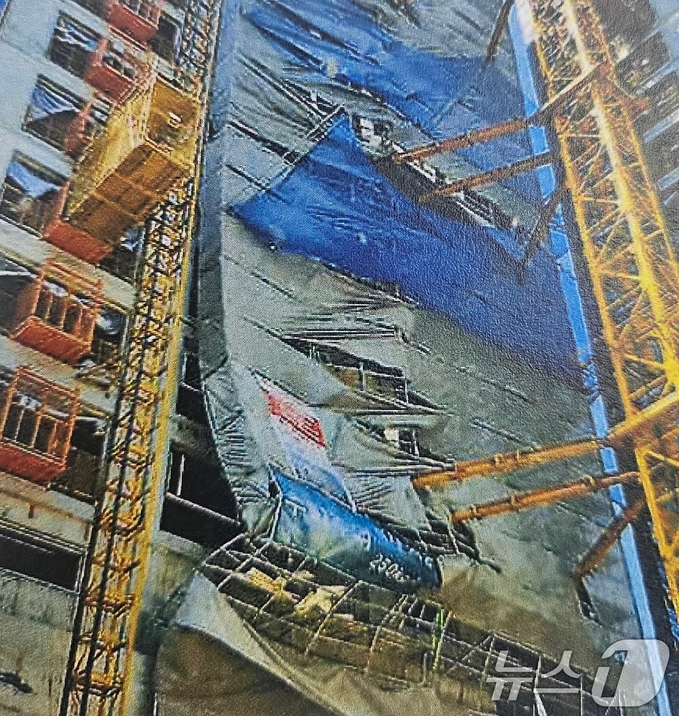 본문 이미지 - 9일 광주 서구에 따르면 전날 낮 12시 37분쯤 화정동 한 아파트 신축공사장에서 가설물 휘어짐 사고가 발생했다.(광주 서구 제공. 재판매 및 DB금지)/뉴스1