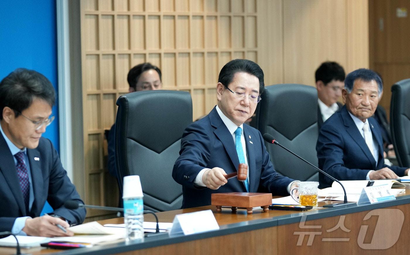 김영록 전라남도지사가 9일 전남 동부지역본부에서 열린 ‘여수·순천 10·19사건 제13차 실무위원회’를 주재하고 있다.&#40;전남도 제공. 재판매 및 DB금지&#41; 2025.4.9/뉴스1