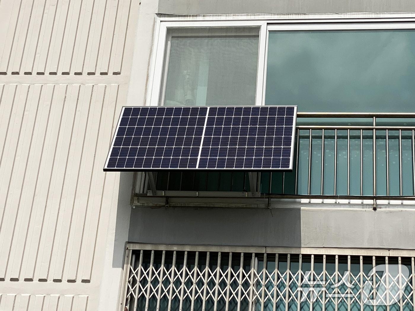 본문 이미지 - 광주 아파트에 설치된 미니태양광.&#40;광주시 제공. 재판매 및 DB 금지&#41; ⓒ News1 박준배 기자