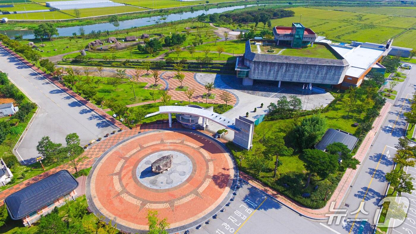 고창 고인돌박물관이 가정의 달을 맞아 어린이날과 석가탄신일 연휴를 맞아 특별 이벤트를 마련했다. 고인돌박물관 전경&#40;고창군 제공, 재판매 및 DB금지&#41; 