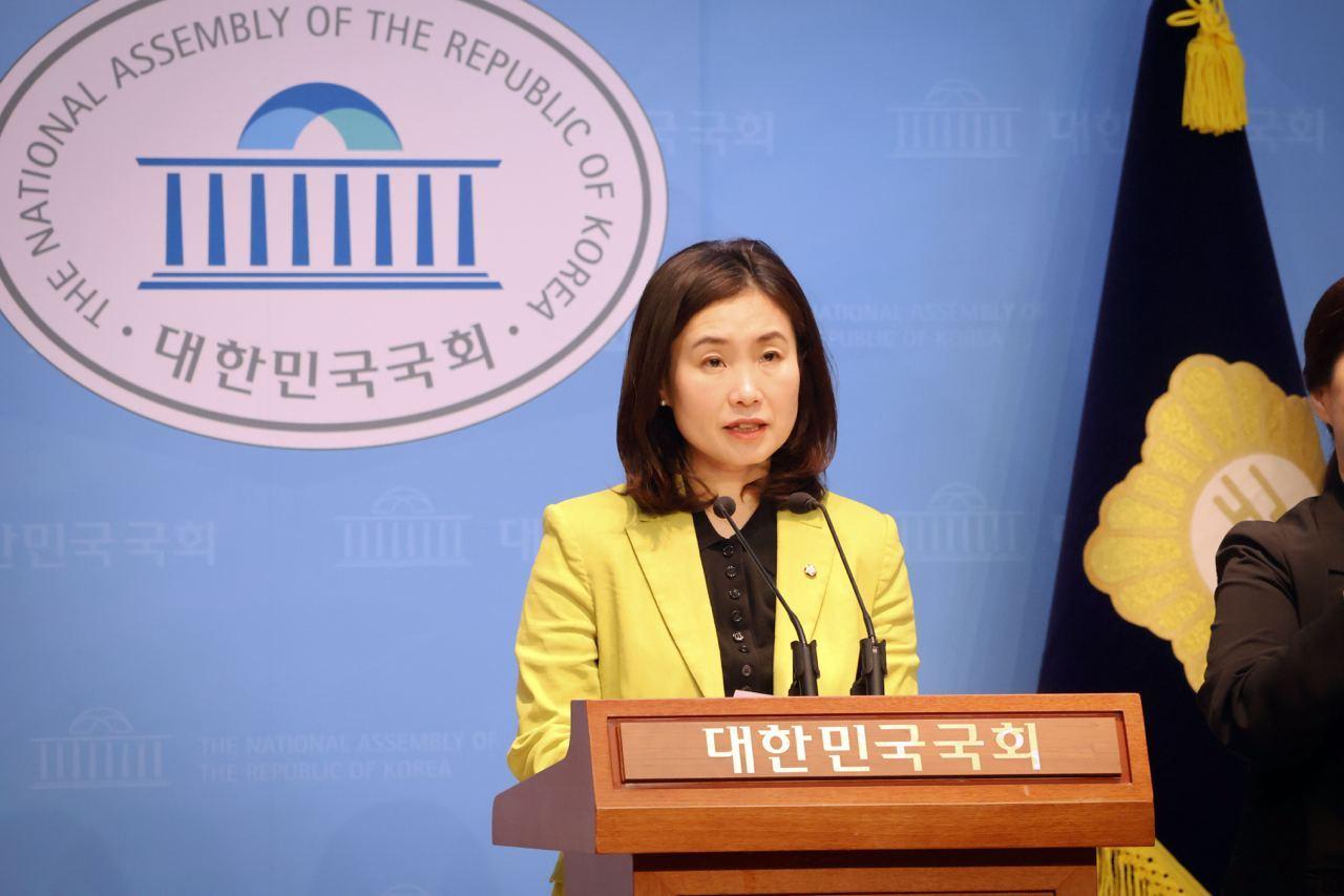 본문 이미지 - 김소희 국민의힘 의원이 1일 국회 소통관에서 기자회견문을 읽고 있다.(김소희 의원실 제공)