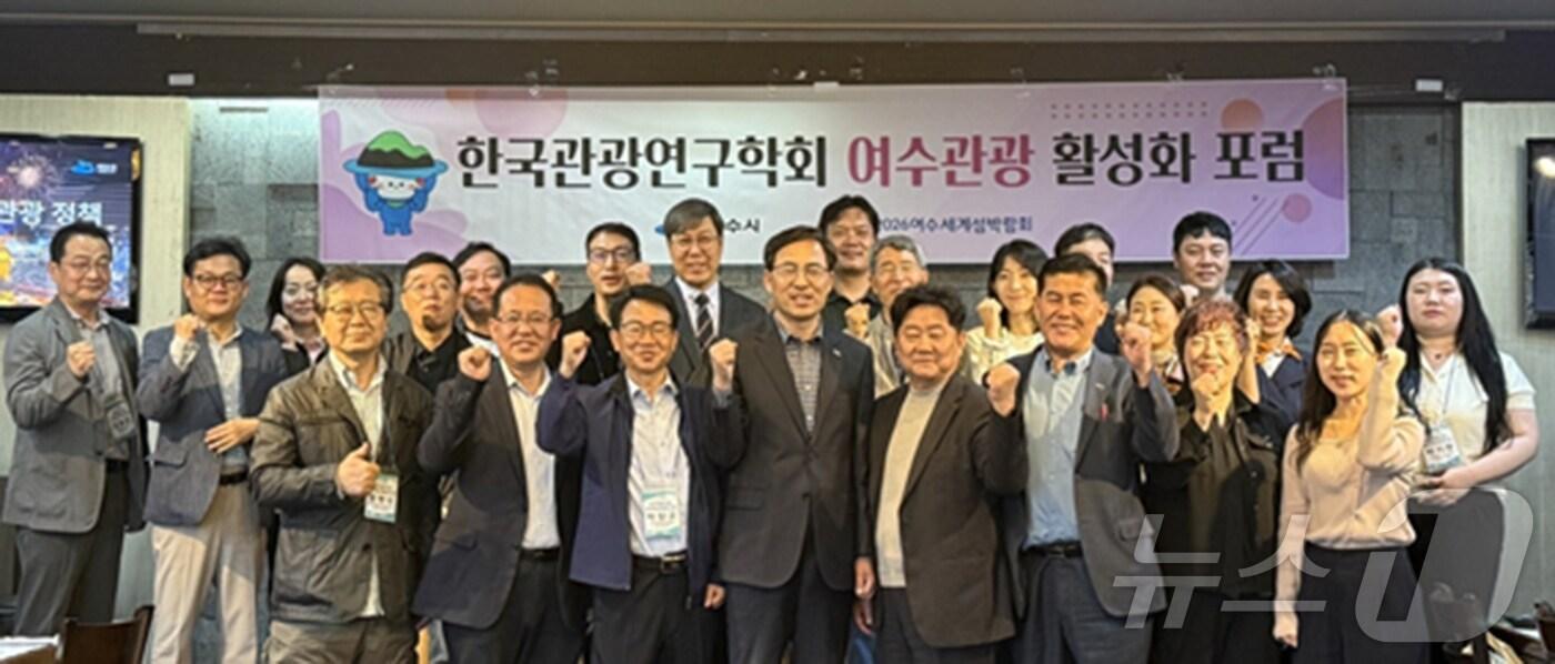 본문 이미지 - (사)한국관광연구학회는 '남해안 글로벌 관광도시' 여수의 지속가능한 성장과 비전실현을 논의하는 포럼과 팸투어를 진행했다고 1일 밝혔다.(한국관광연구학회 제공, 재배포 및 DB 금지) /뉴스1