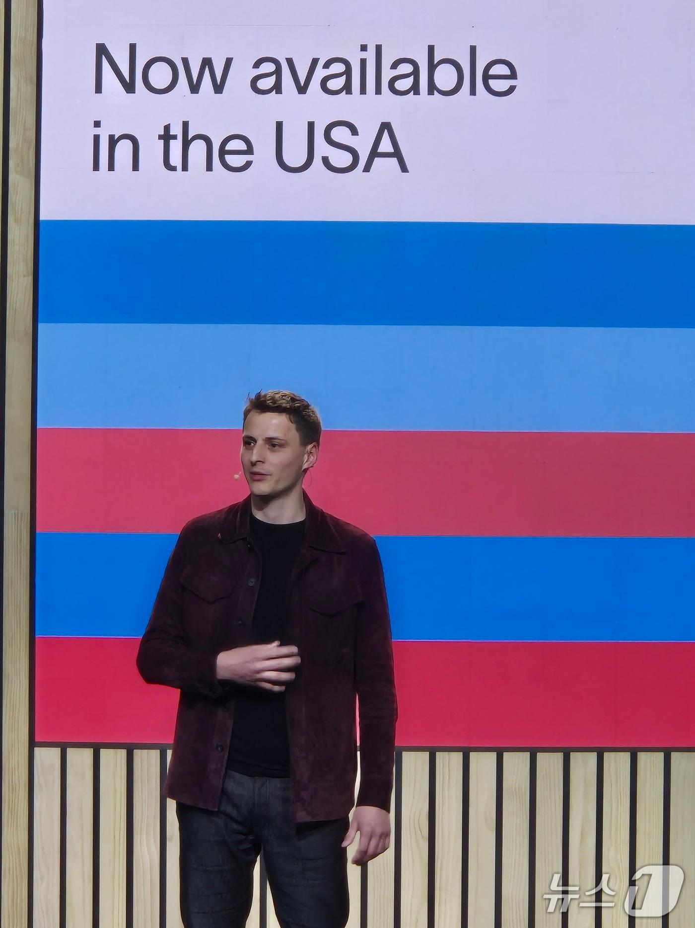 본문 이미지 -  알렉스 블라니아 툴스포휴머니티&#40;TFH&#41; 최고경영자&#40;CEO&#41;가 1일 미국 샌프란시스코에서 열린 &#39;At Last&#39; 행사에서 발표하고 있다.2025.5.1./뉴스1