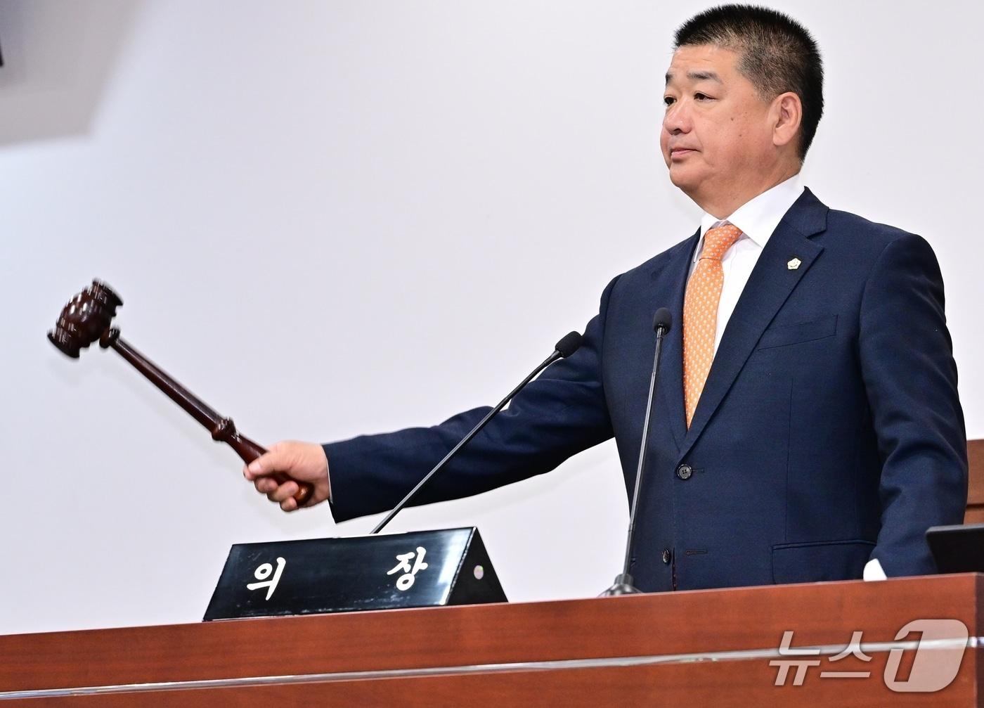 본문 이미지 - 나영민 김천시의장이 1일 임시회 폐회를 선언하고 있다. (김천시의회 제공. 재판매 및 DB금지)/뉴스1
