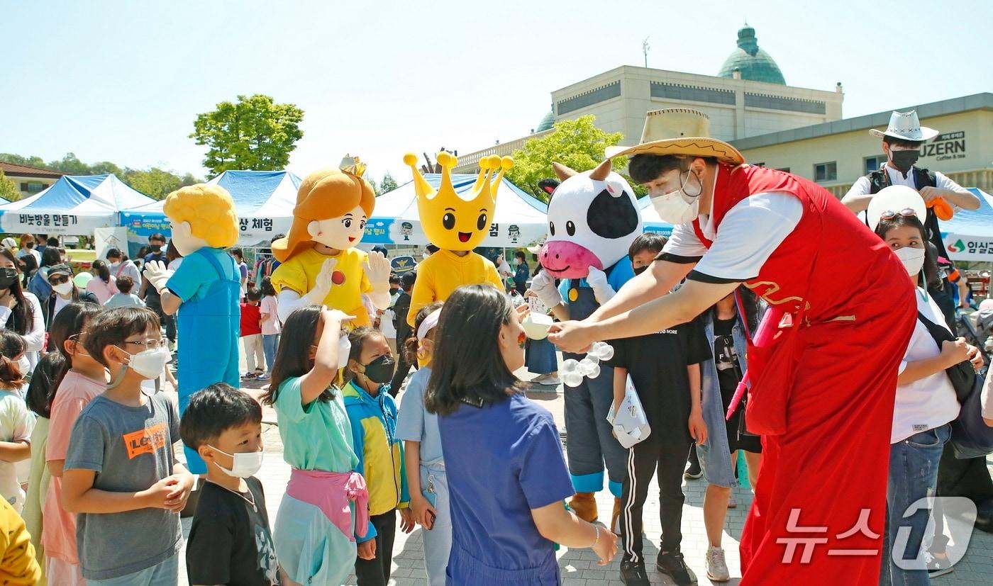 전북자치도 임실군이 오는 5일 제103회 어린이날을 맞아 치즈테마파크 음악분수 광장 일원에서 어린이날 행사를 개최한다.&#40;임실군제공. 재판매 및 DB금지&#41;2025.5.1/뉴스1