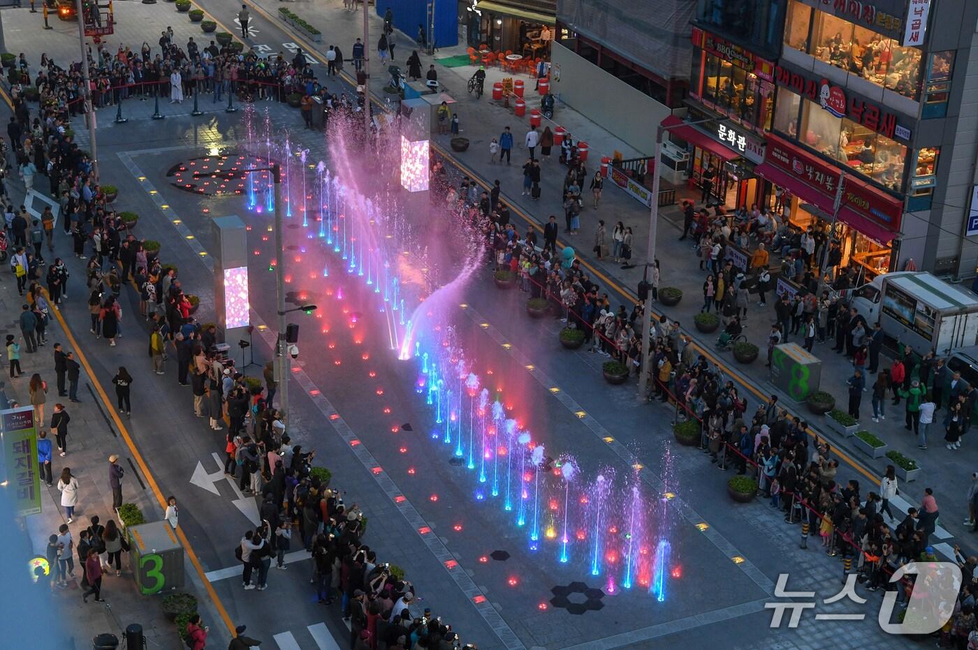 본문 이미지 - 고운바다길 음악분수(해운대구청 제공. 재판매 및 DB 금지)