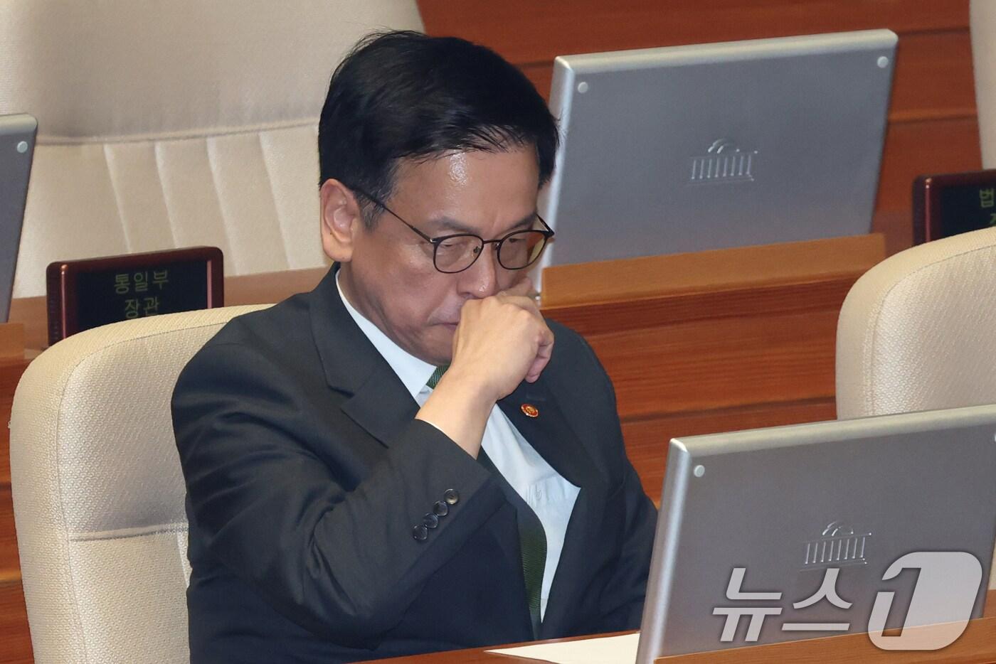 본문 이미지 - 최상목 경제부총리 겸 기획재정부장관이 1일 오후 서울 여의도 국회에서 열린 본회의에 출석해 있다. 2025.5.1/뉴스1 ⓒ News1 이광호 기자