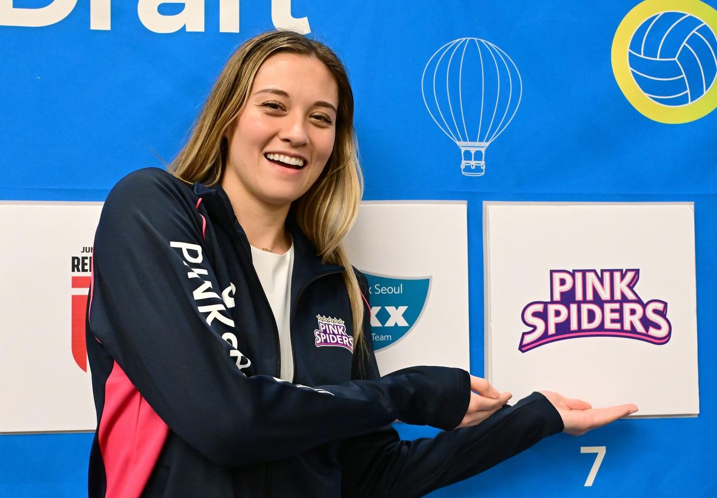 흥국생명에 입단한 레베카 라셈. &#40;한국배구연맹 제공&#41;