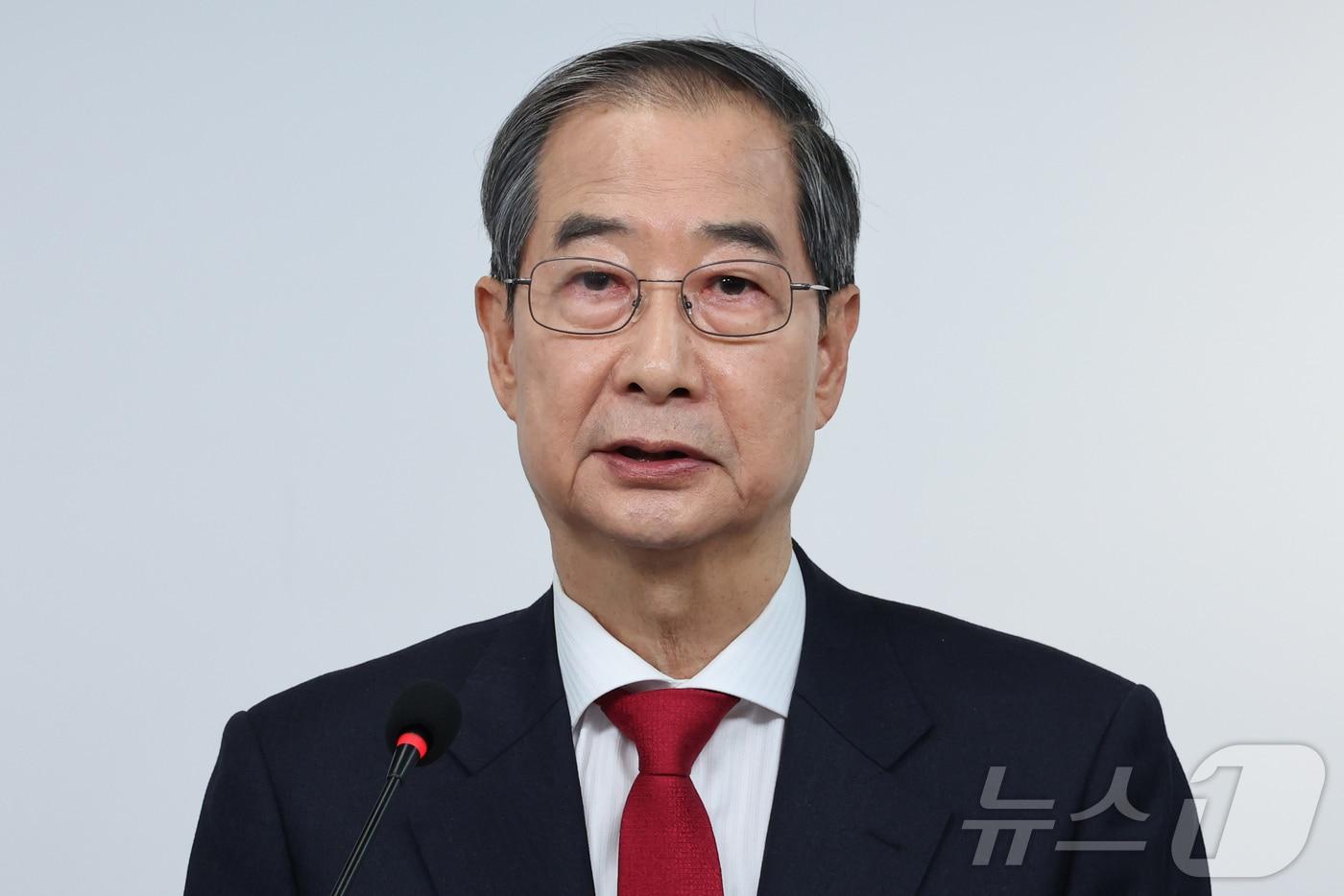 국민의힘에 입당한 한덕수 대선 예비후보가 10일 서울 여의도 중앙당사에서 현안 관련 긴급 기자회견을 하고 있다. 2025.5.10/뉴스1 ⓒ News1 안은나 기자